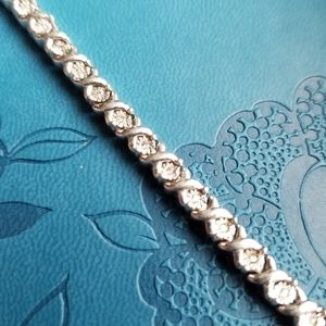 💜Beautiful!! XOXO Silver and diamond bracelet💜